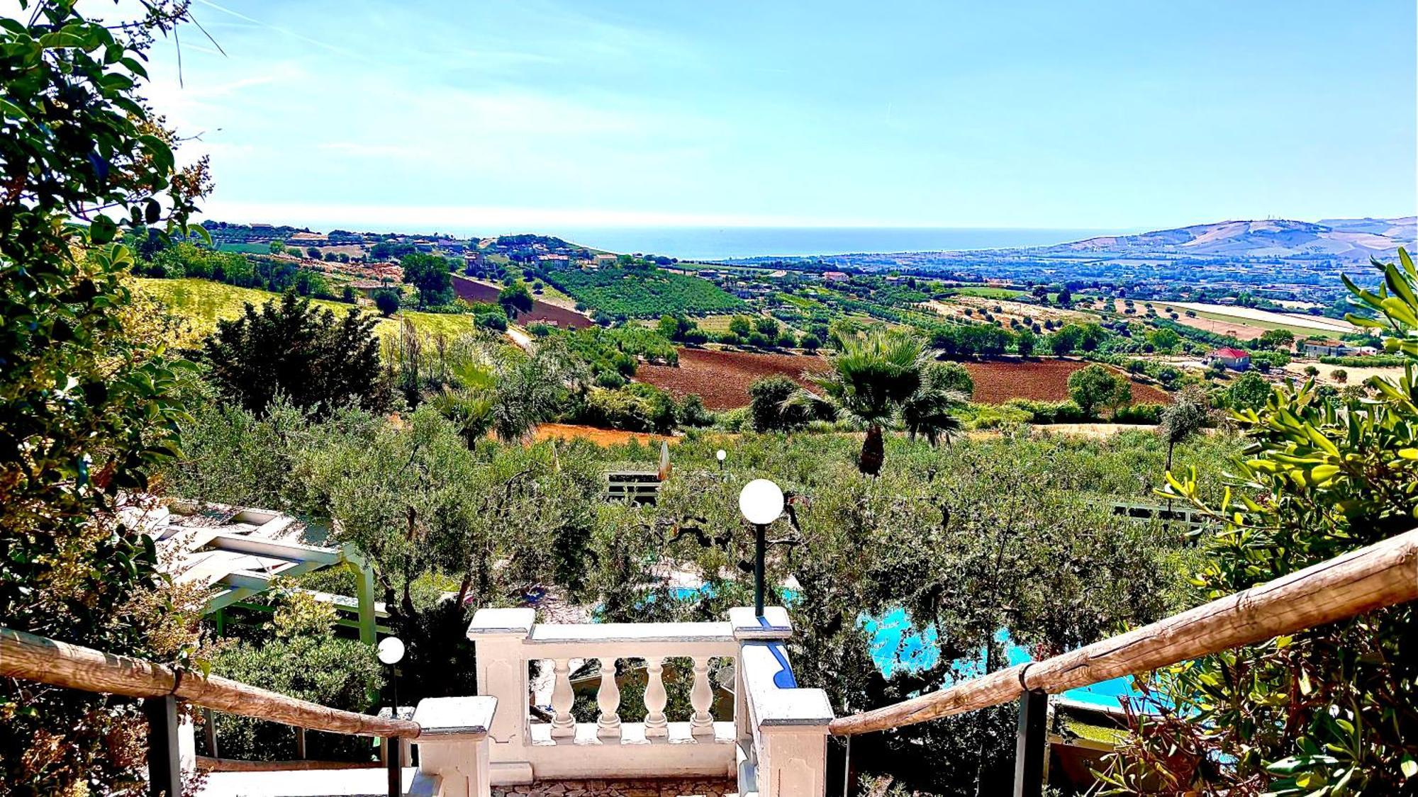Casale Delle Rose B&B Fattoria Montepagano Exterior photo