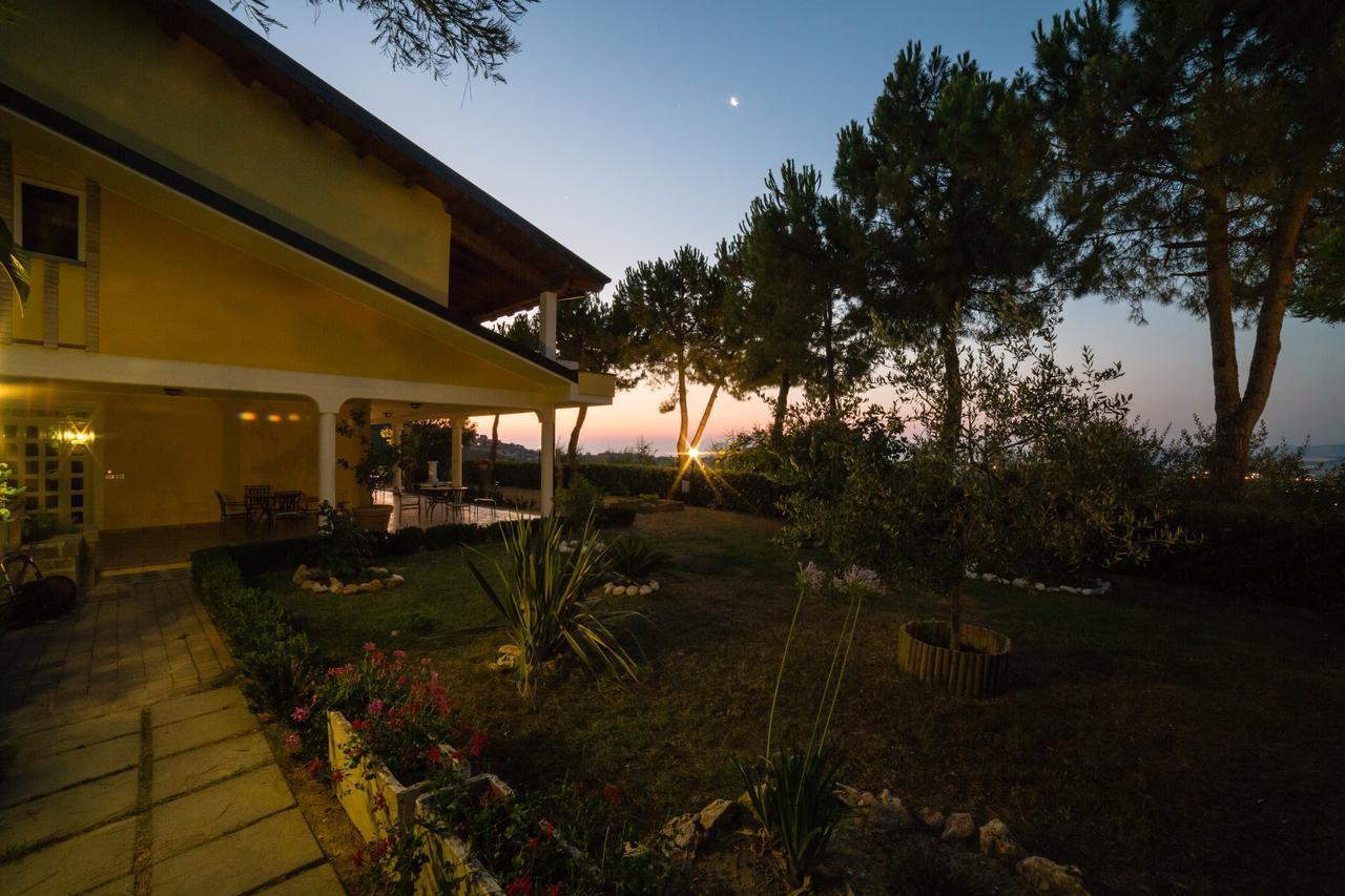Casale Delle Rose B&B Fattoria Montepagano Exterior photo